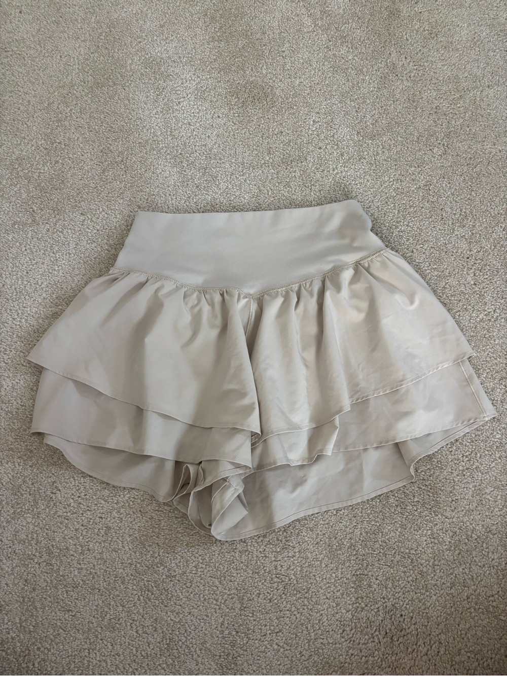 Aerie offline flowy athletic shorts in cream size medium